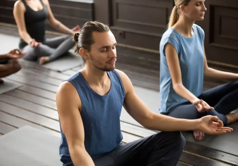 group_young_sporty_people_sitting_sukhasana_close_up_1163_4946_5a13e418b5